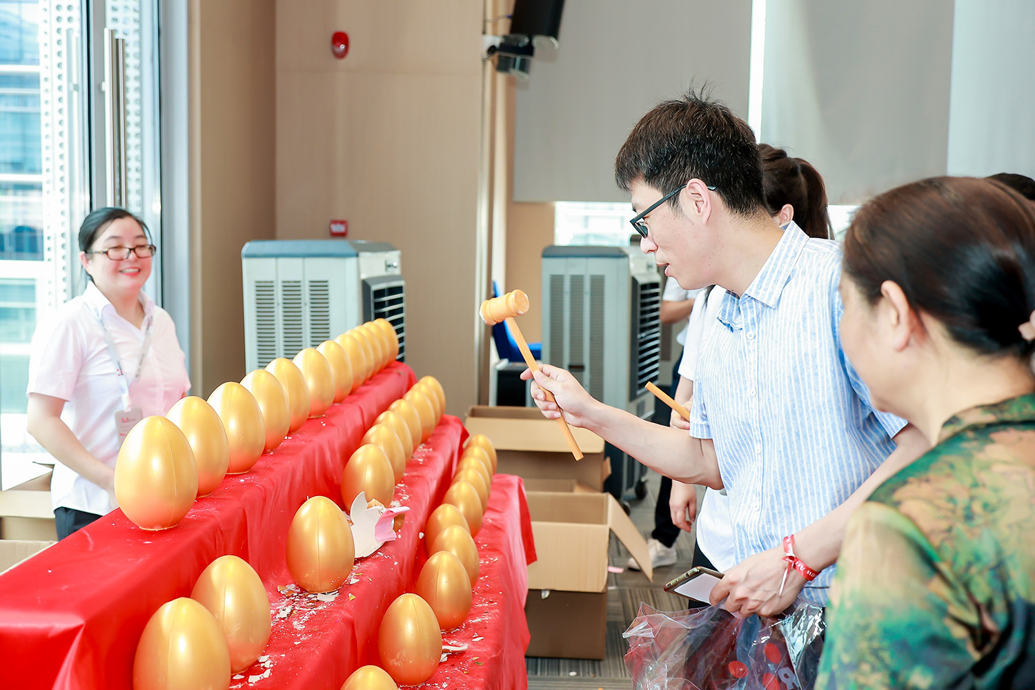 1690789225831450.jpg 砸金蛋.JPG